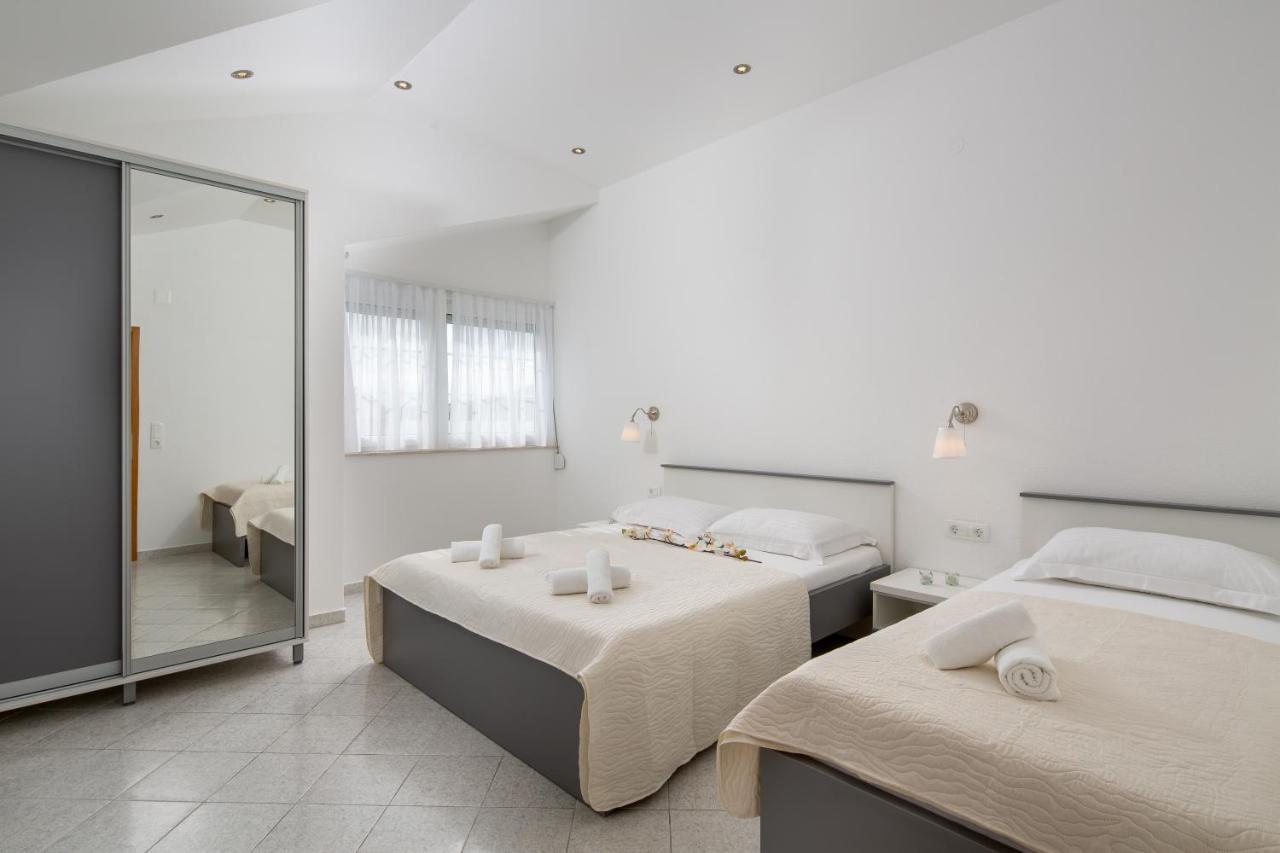 Villa Kristina Трогир Екстериор снимка