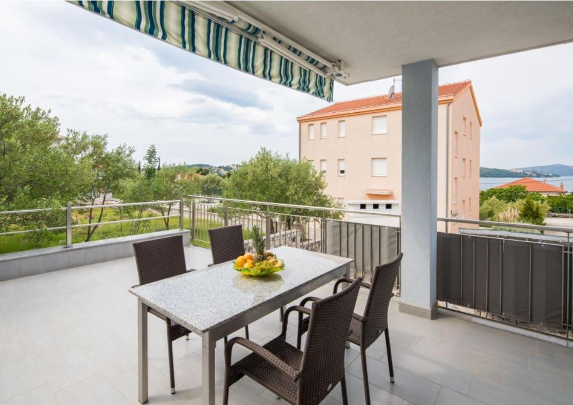 Villa Kristina Трогир Екстериор снимка
