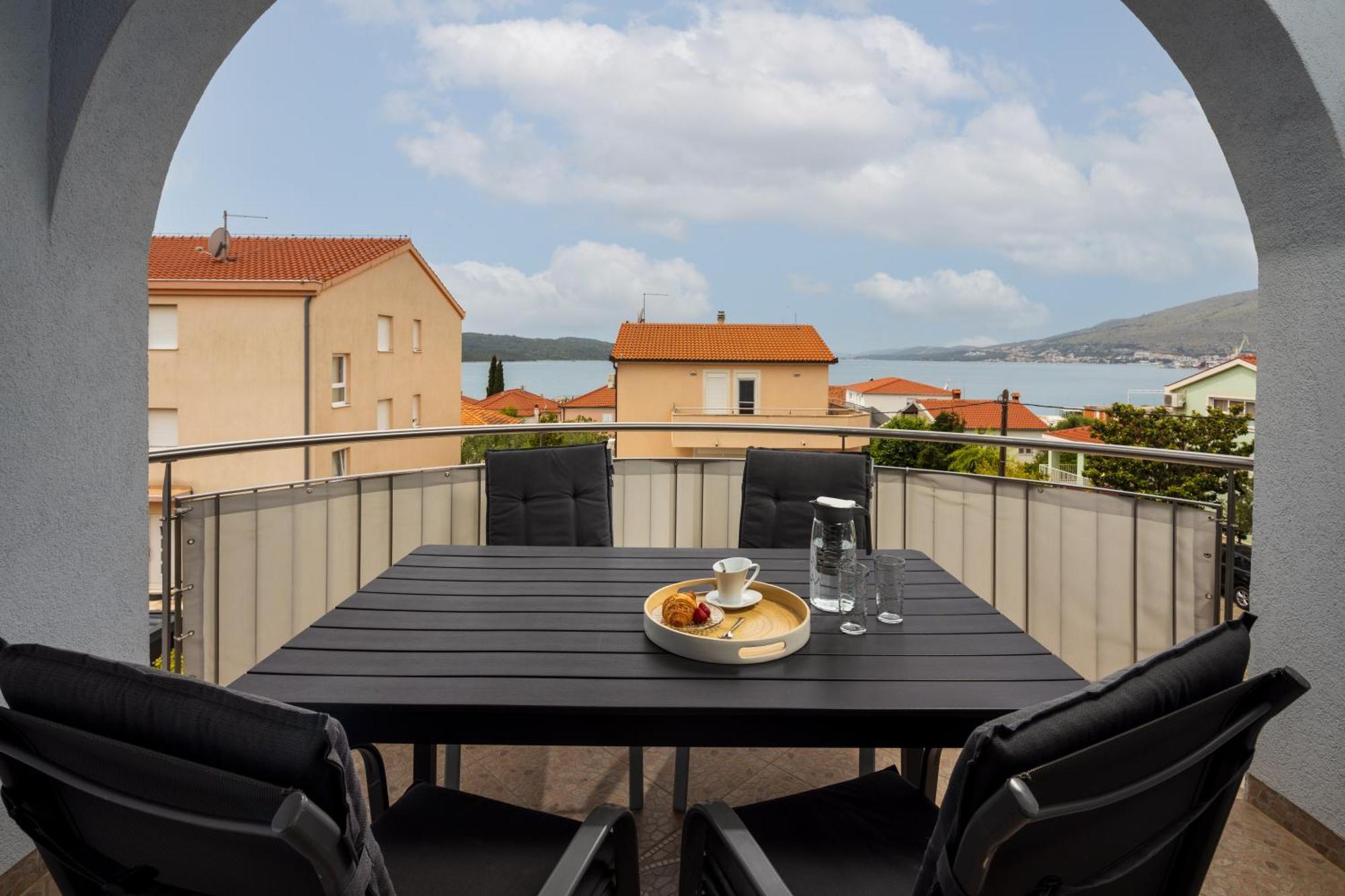 Villa Kristina Трогир Екстериор снимка