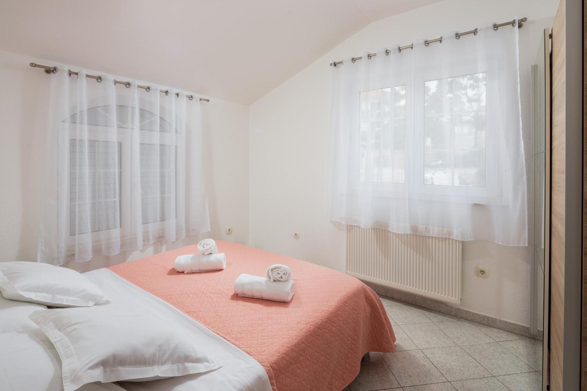 Villa Kristina Трогир Екстериор снимка