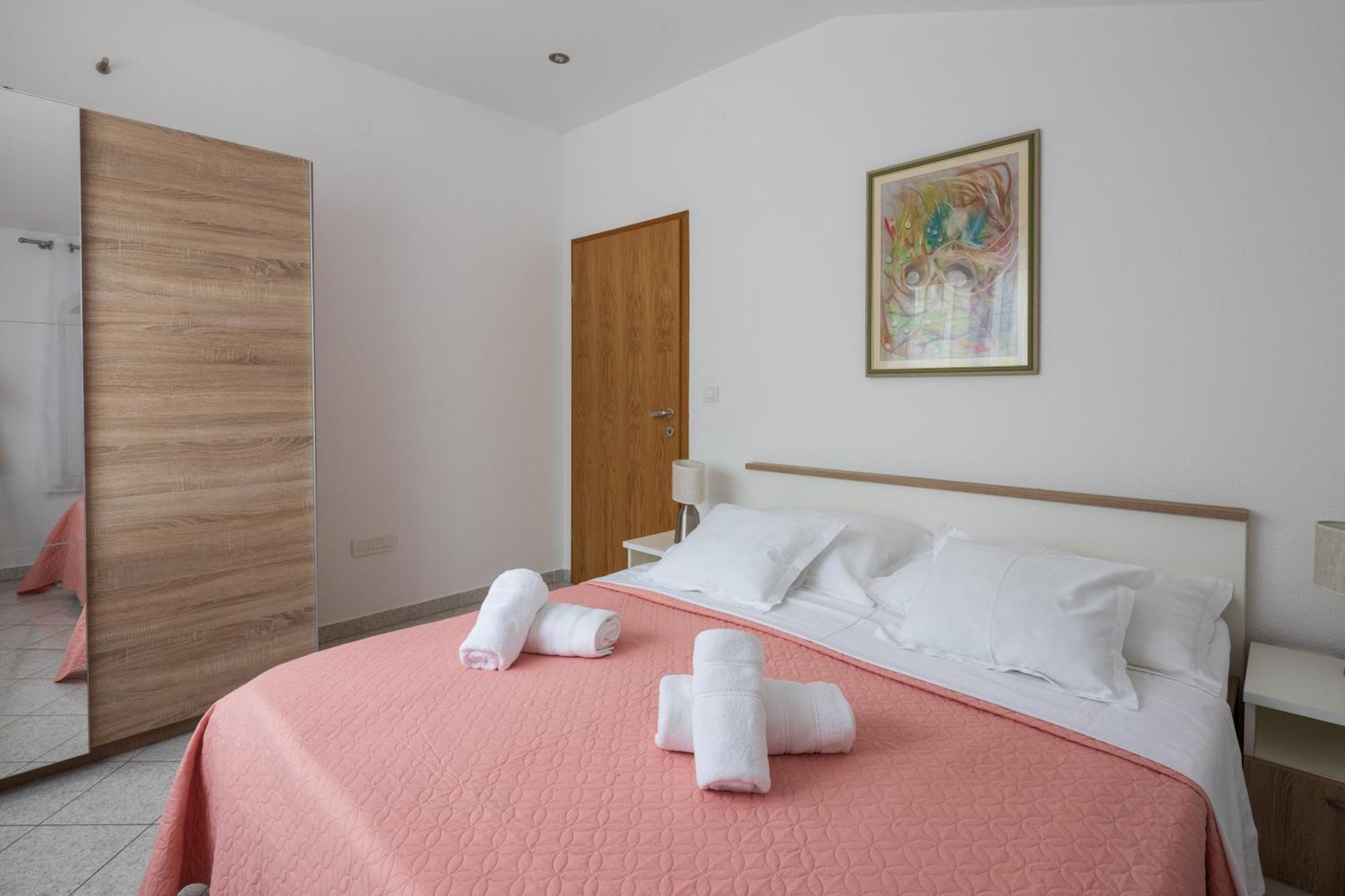 Villa Kristina Трогир Екстериор снимка