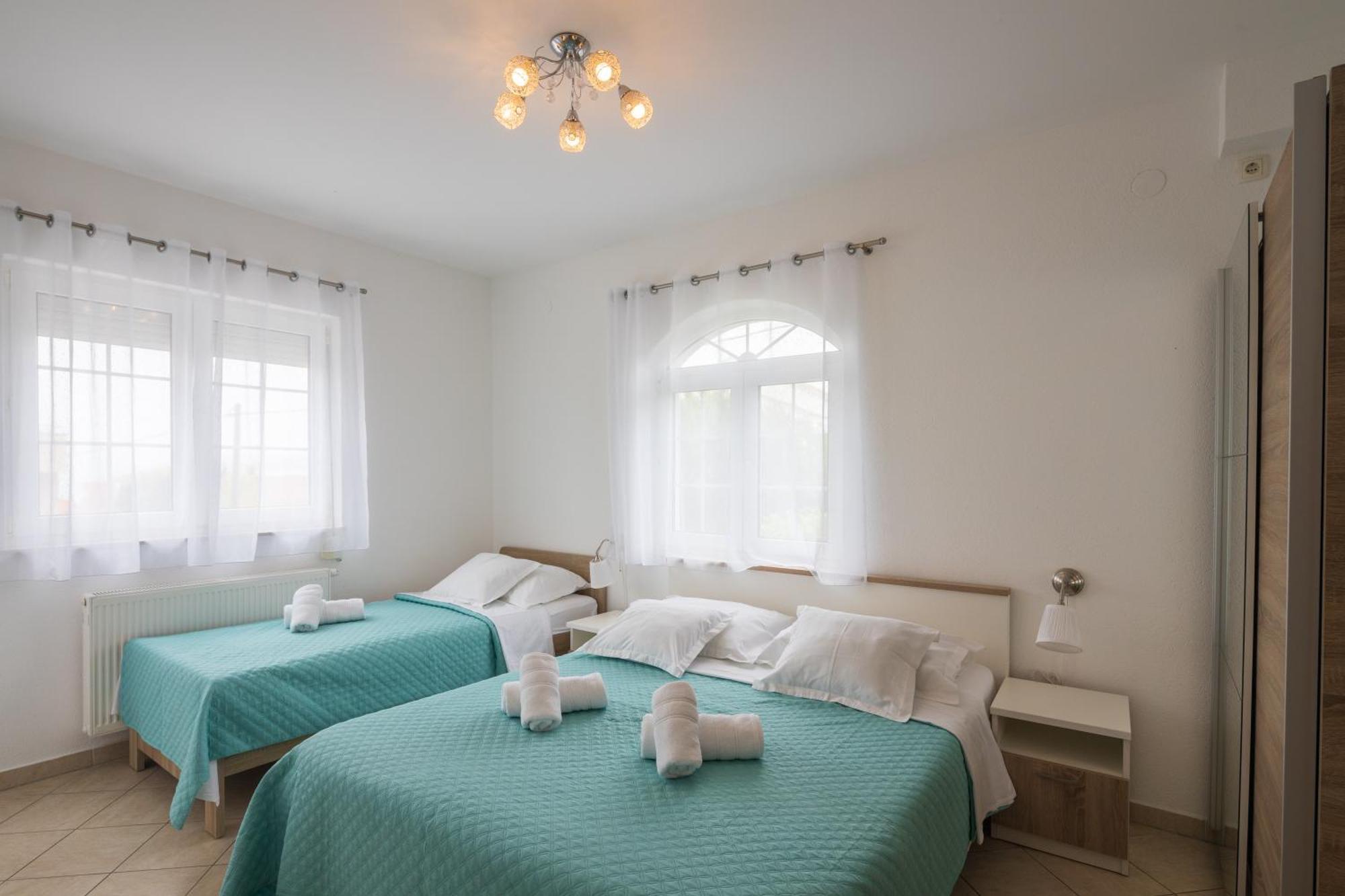 Villa Kristina Трогир Екстериор снимка